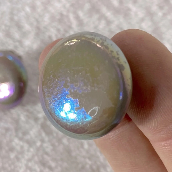 Vintage  Taupe Plastic Circle W Iridescent Coating Clip On Earrings - Picture 6 of 10